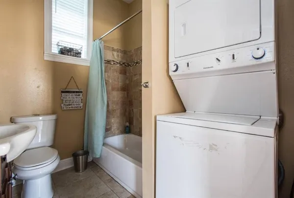 $1,700 | 512 Pelican Avenue, Unit B, New Orleans, LA 70114