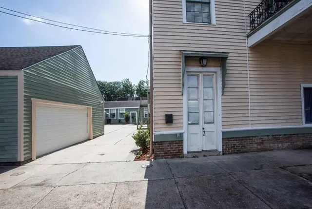 $1,700 | 512 Pelican Avenue, Unit B, New Orleans, LA 70114