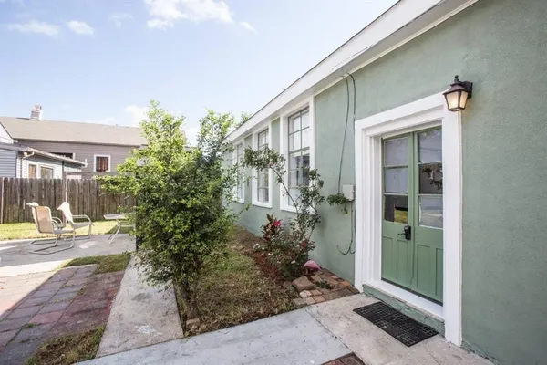 $1,700 | 512 Pelican Avenue, Unit B, New Orleans, LA 70114