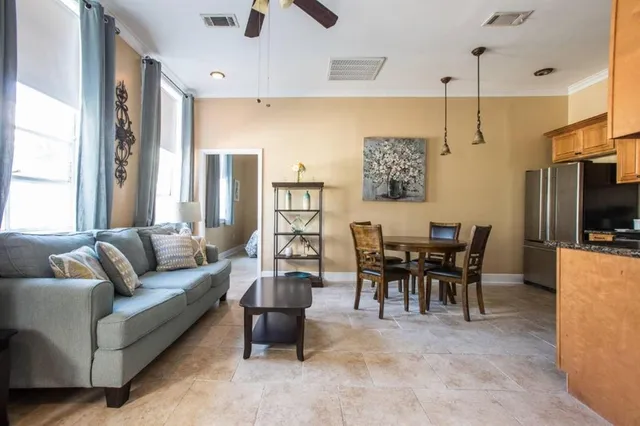 $1,700 | 512 Pelican Avenue, Unit B, New Orleans, LA 70114