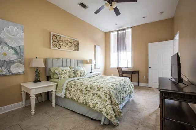 $1,700 | 512 Pelican Avenue, Unit B, New Orleans, LA 70114