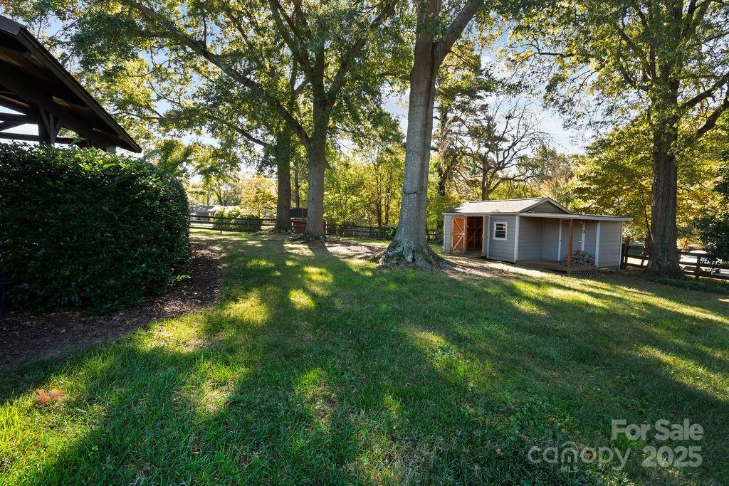 403 West Lewis Road Dallas, NC 28034 - Photo 17 of 40 Gallery Image 17