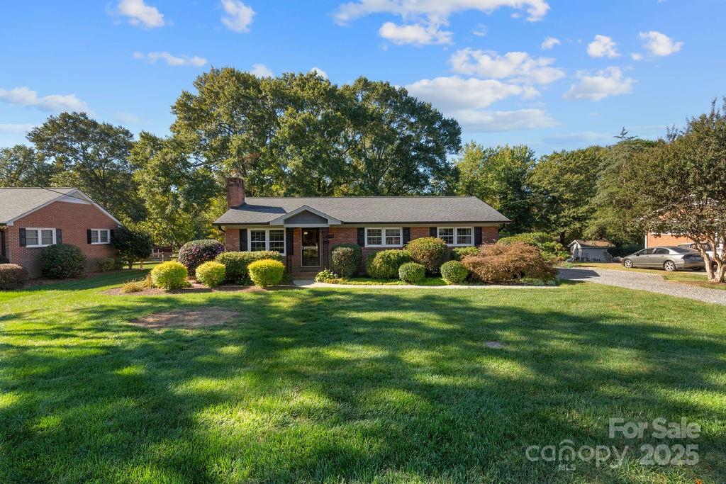 403 West Lewis Road Dallas, NC 28034 - Photo 3 of 40 Gallery Image 3