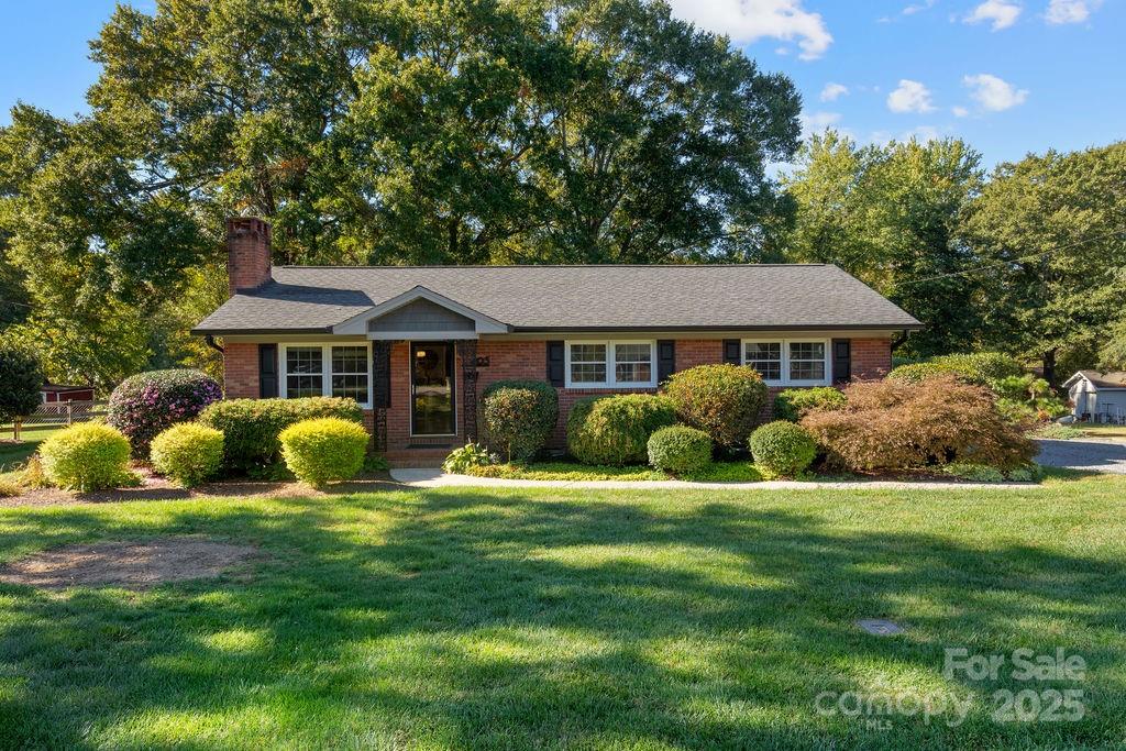 403 West Lewis Road Dallas, NC 28034 - Photo 4 of 40 Gallery Image 4