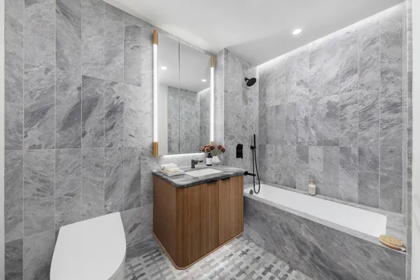 $1,275,000 | 400 West 38th Street, Unit 3EN | Hudson Yards