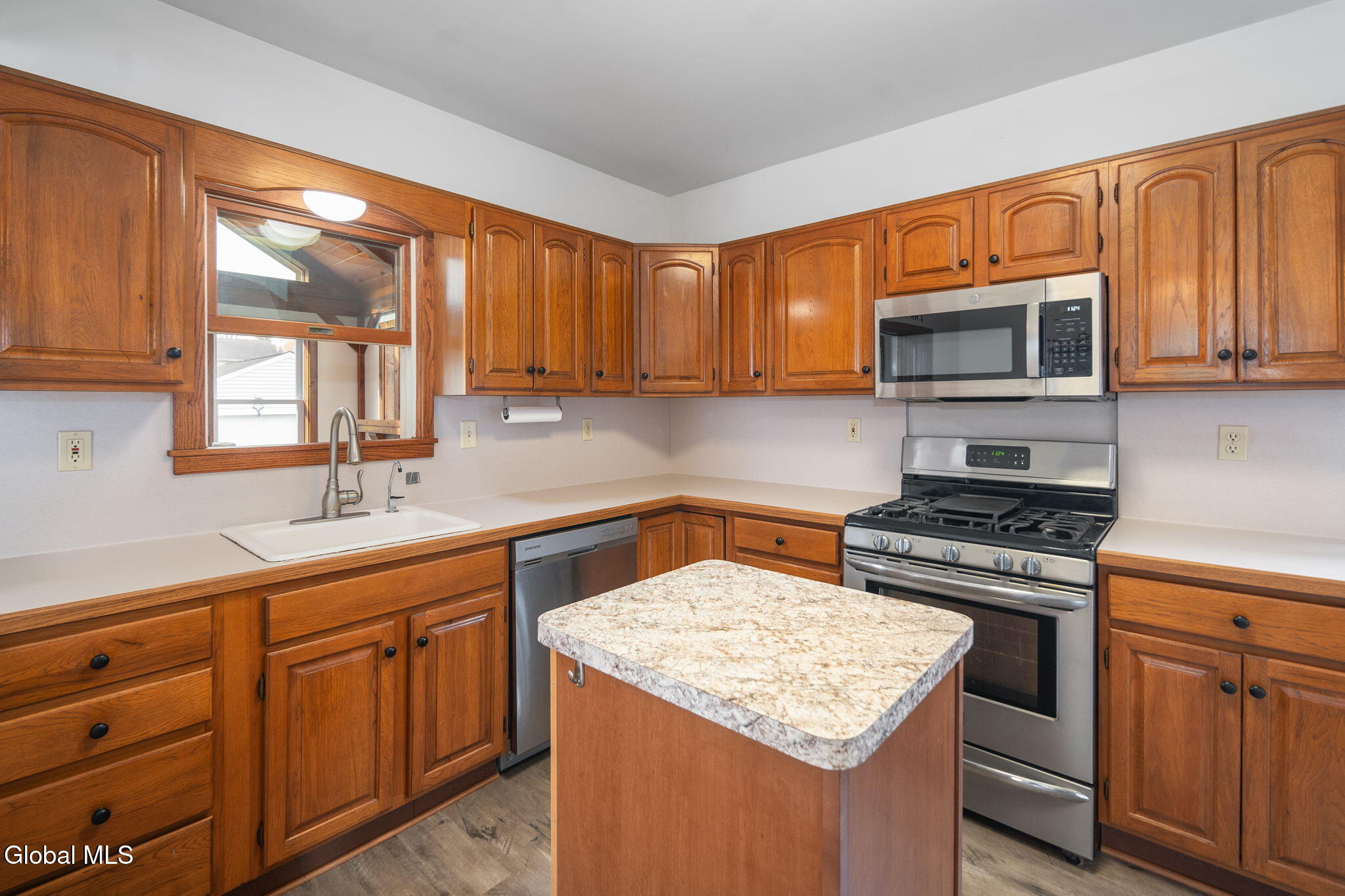 1356 Regal Avenue Schenectady, NY 12308 - Photo 21 of 56 22-1356RegalAve_21