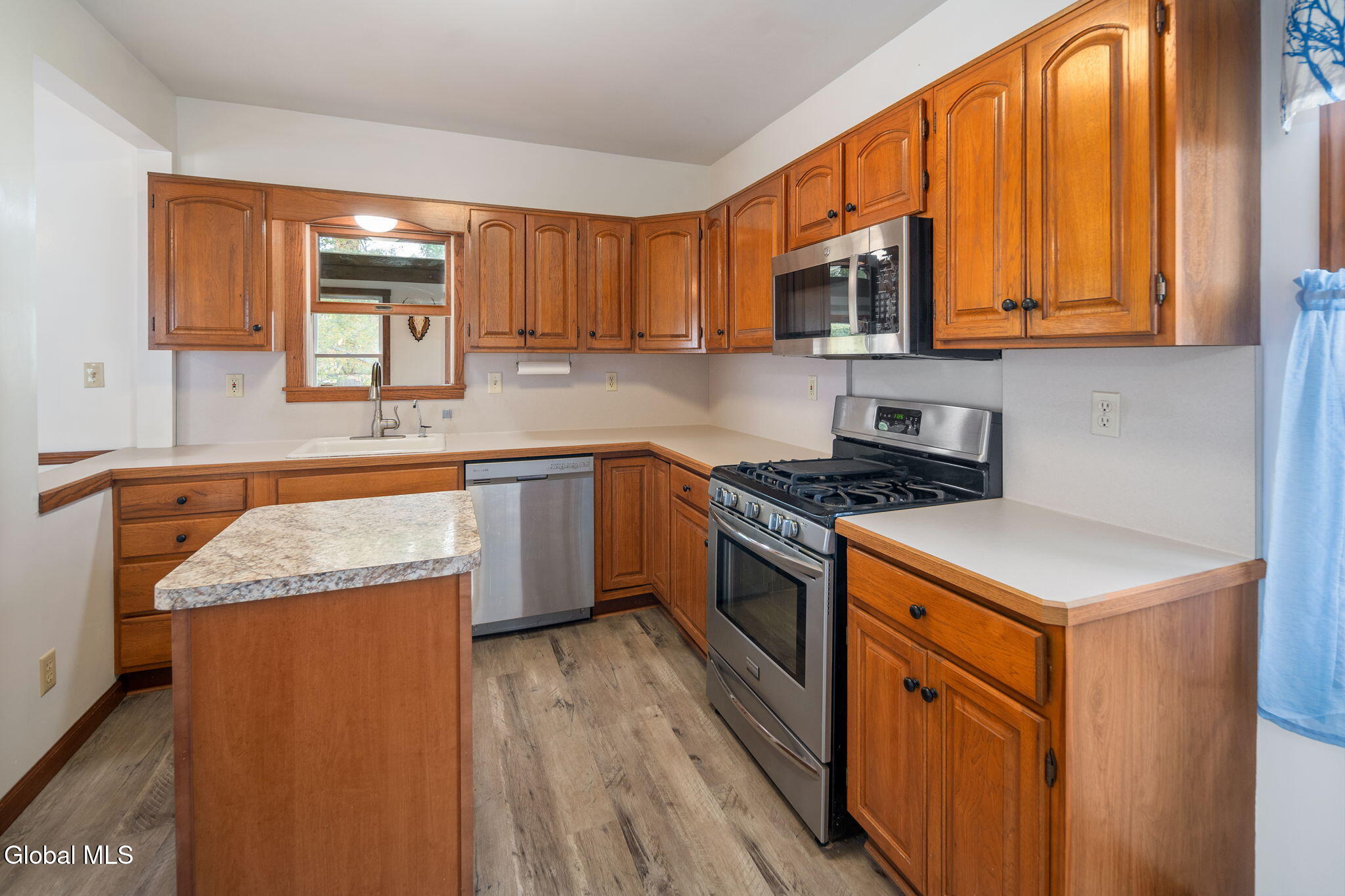 1356 Regal Avenue Schenectady, NY 12308 - Photo 25 of 56 26-1356RegalAve_25