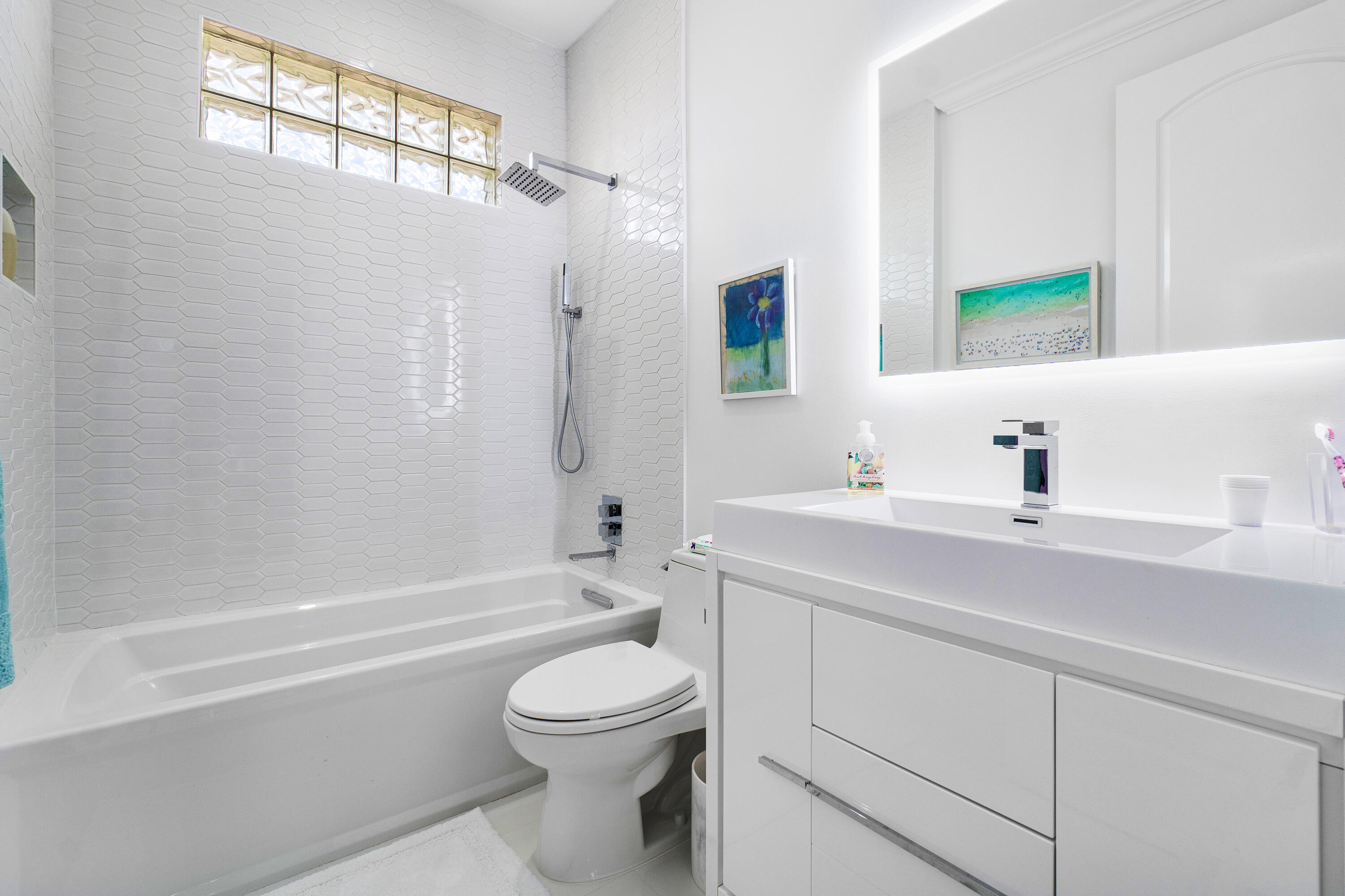 8060 Valhalla Drive Delray Beach, FL 33446 - Photo 28 of 81 Guest Bath