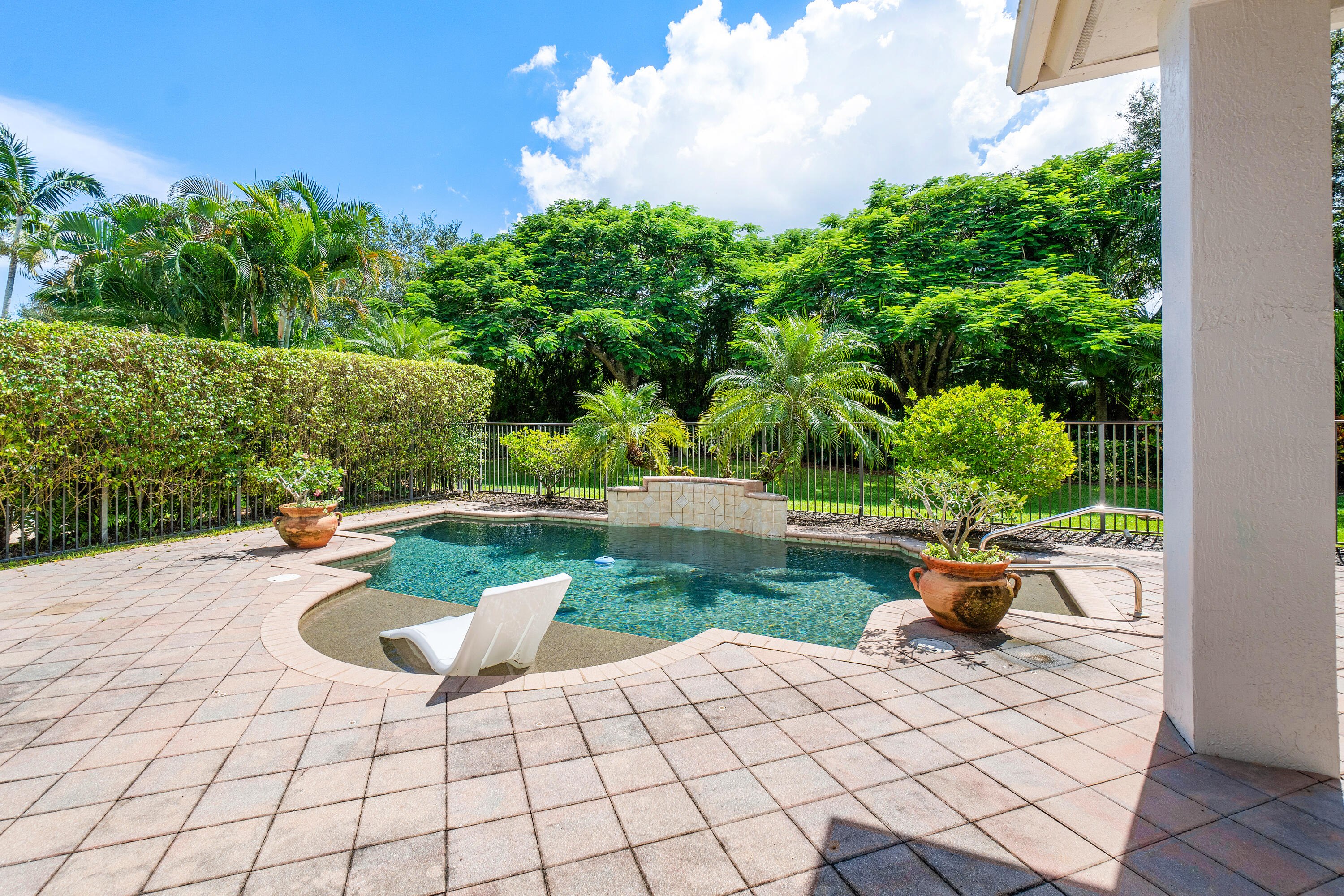8060 Valhalla Drive Delray Beach, FL 33446 - Photo 31 of 81 Exterior Back