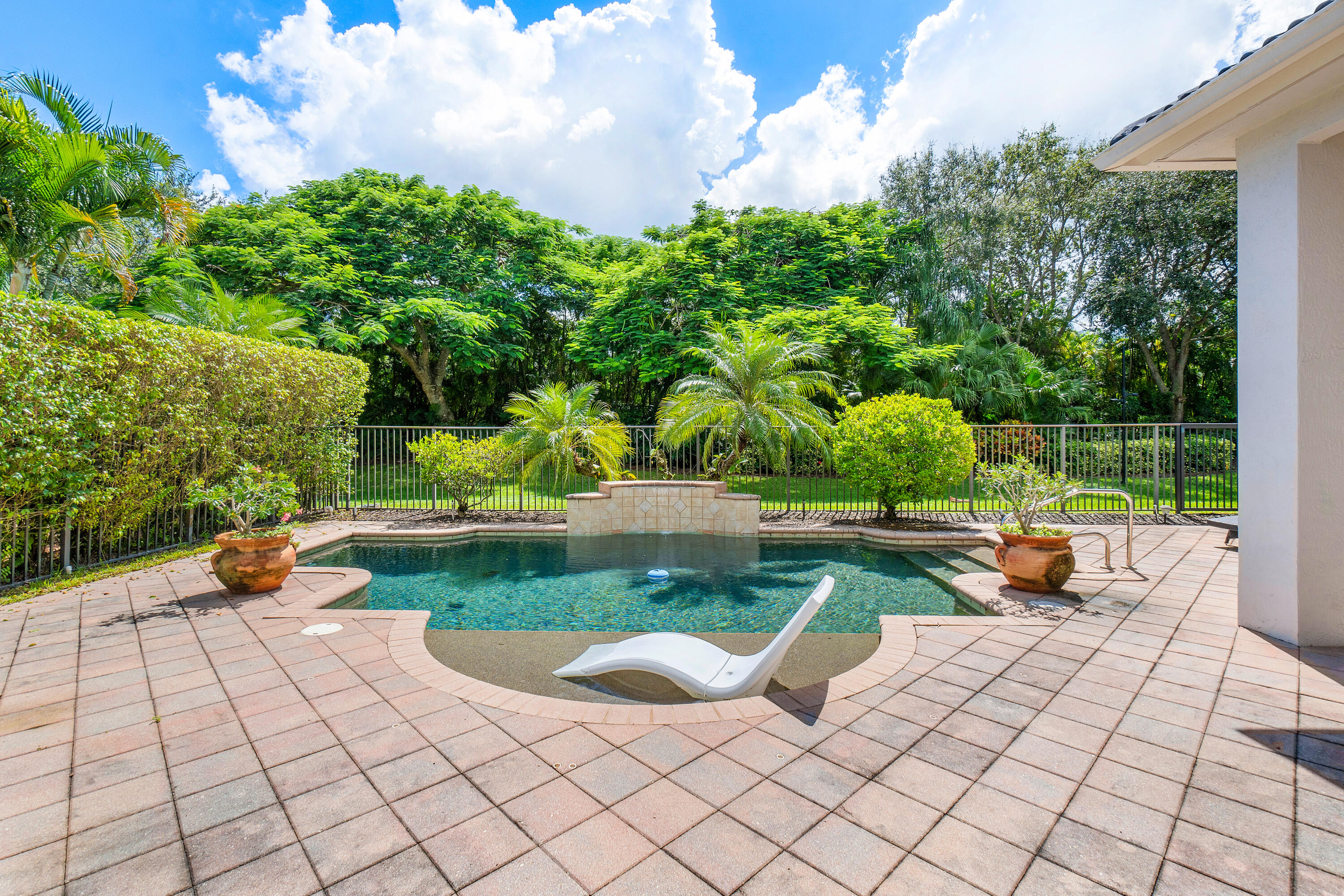 8060 Valhalla Drive Delray Beach, FL 33446 - Photo 32 of 81 Exteror Back