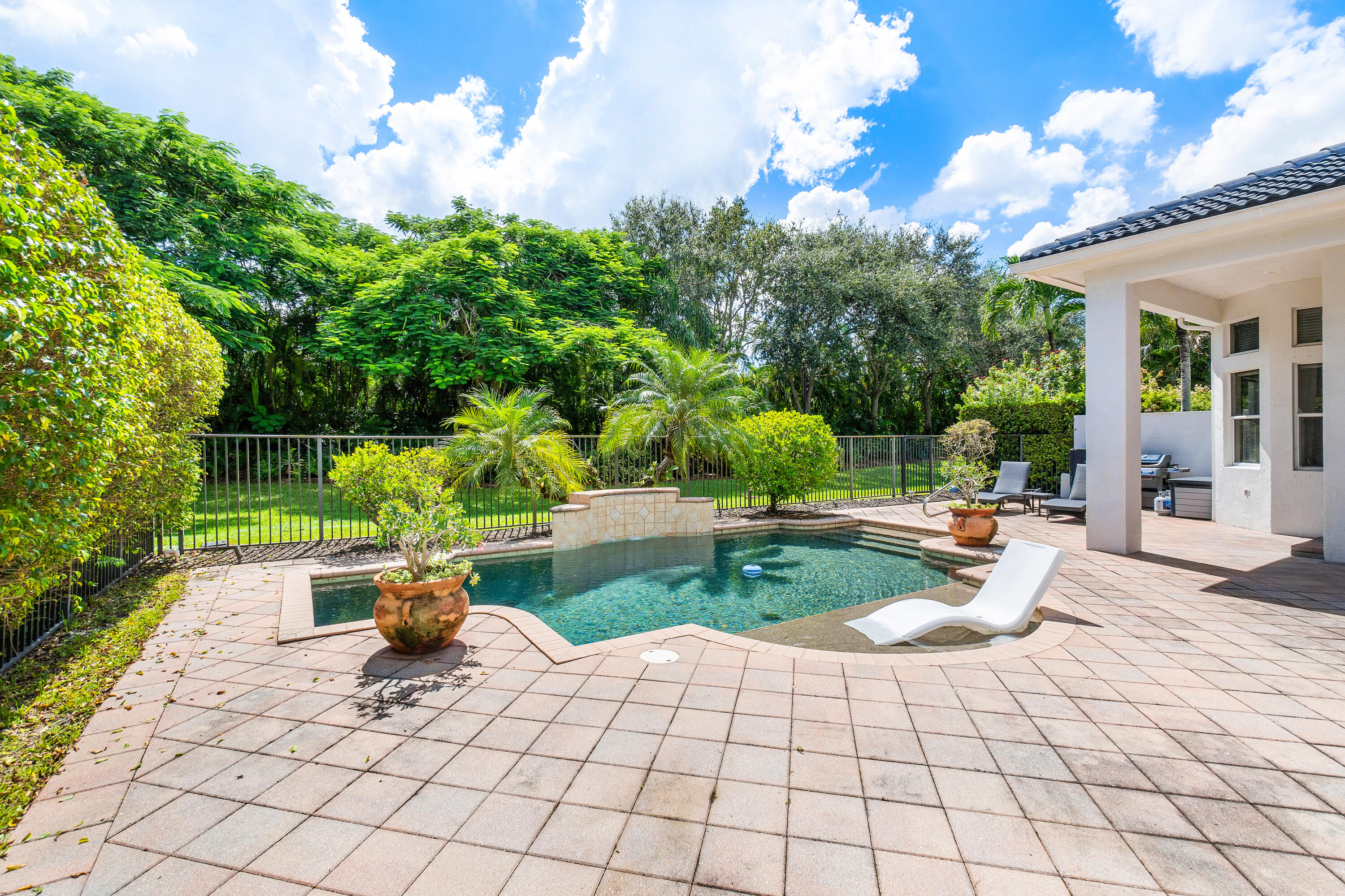 8060 Valhalla Drive Delray Beach, FL 33446 - Photo 33 of 81 Exterior Back