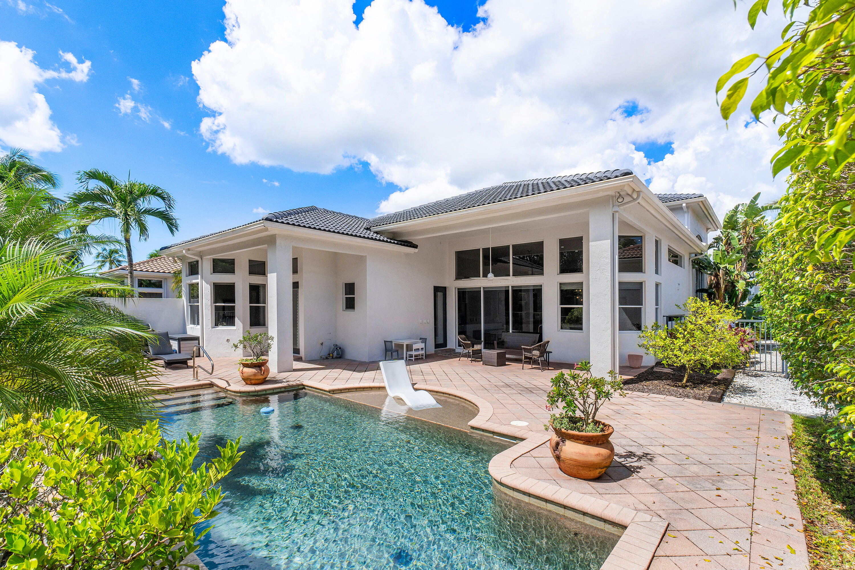 8060 Valhalla Drive Delray Beach, FL 33446 - Photo 34 of 81 Exterior Back