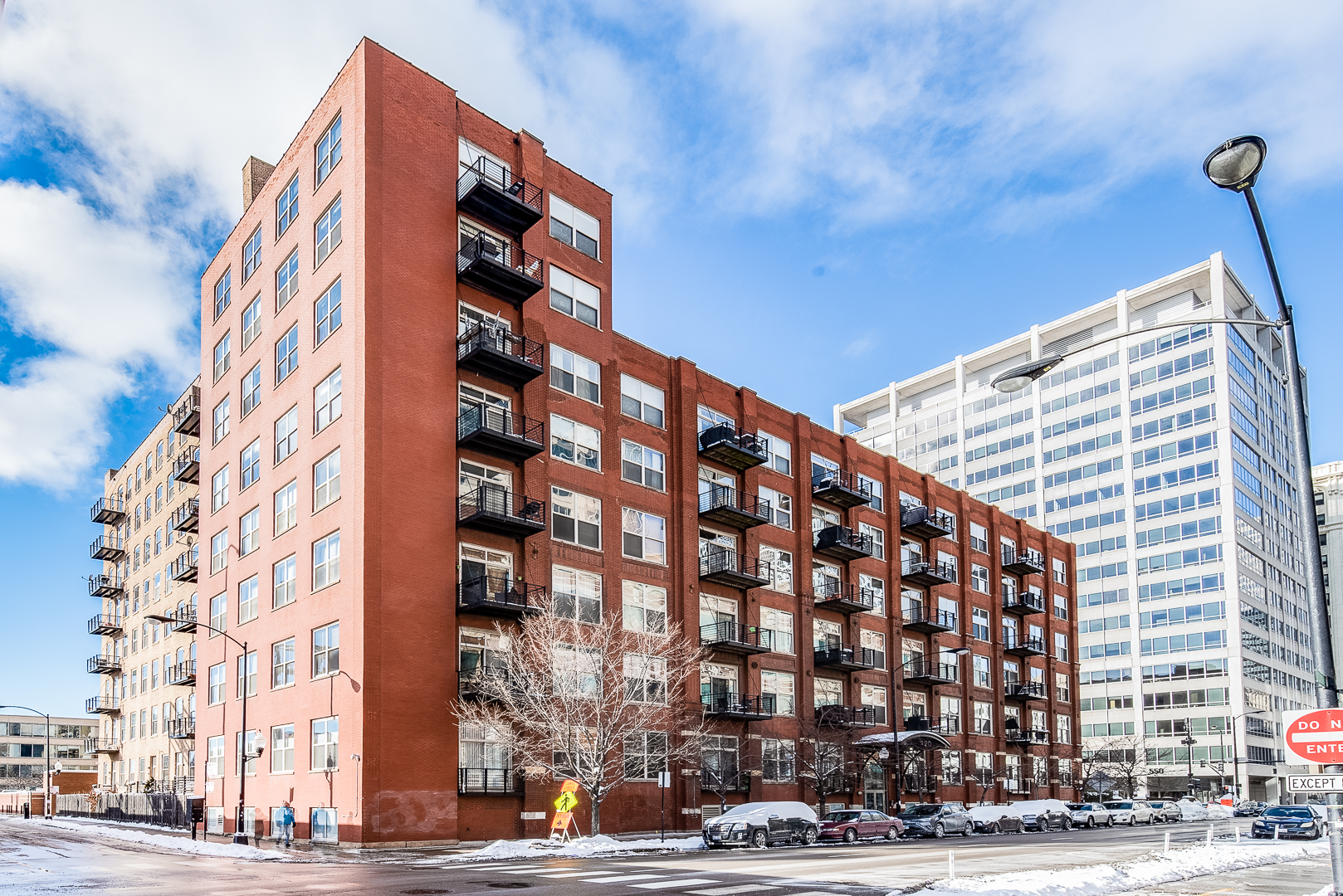 420 South Clinton Street, Unit 306A Chicago, IL 60607 - Photo 1 of 18 a front view of a building