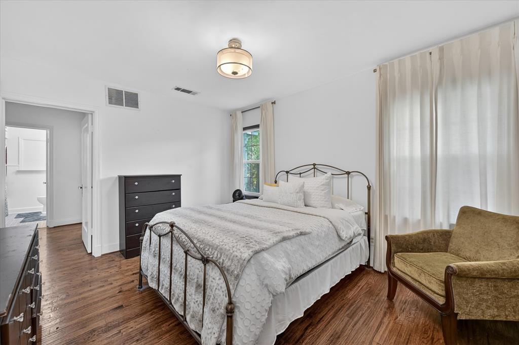 304 Appian Way Dallas, TX 75216 - Photo 11 of 21