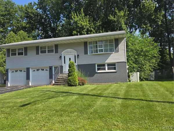 $310,000 | 4777 Glencrest Avenue, Clay, NY 13088