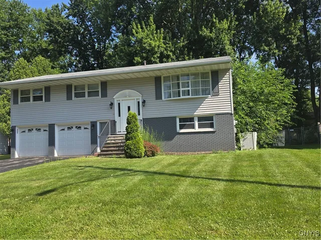 $299,900 | 4777 Glencrest Avenue, Clay, NY 13088