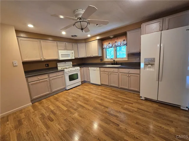 $299,900 | 4777 Glencrest Avenue, Clay, NY 13088