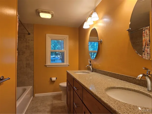 $299,900 | 4777 Glencrest Avenue, Clay, NY 13088