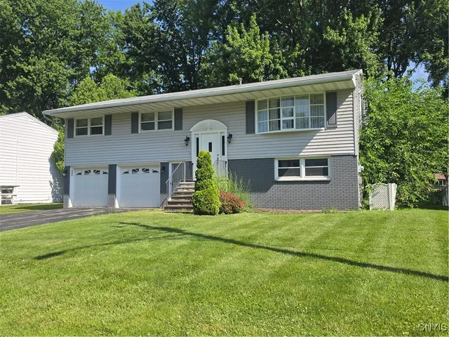 $299,900 | 4777 Glencrest Avenue, Clay, NY 13088