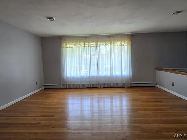 $299,900 | 4777 Glencrest Avenue, Clay, NY 13088