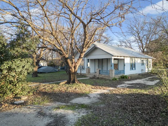 a view of a yard with a house and a tree