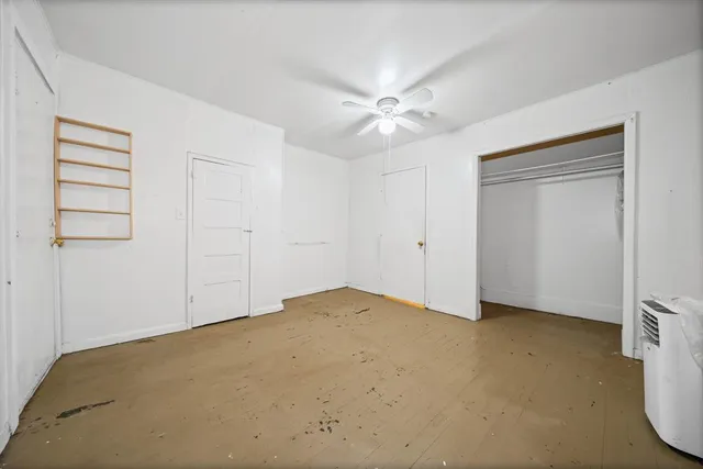 a view of empty room with ceiling fan