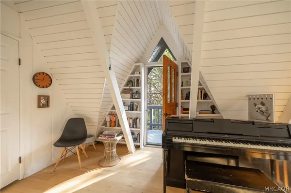 $875,000 | 399 Rainier Road, Lake Arrowhead, CA 92352