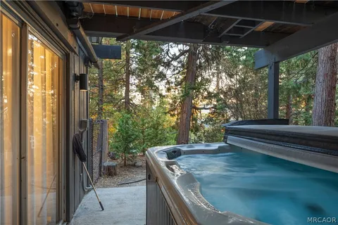 $875,000 | 399 Rainier Road, Lake Arrowhead, CA 92352