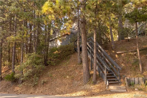 $875,000 | 399 Rainier Road, Lake Arrowhead, CA 92352