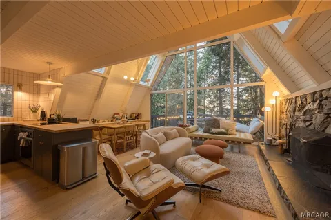 $875,000 | 399 Rainier Road, Lake Arrowhead, CA 92352