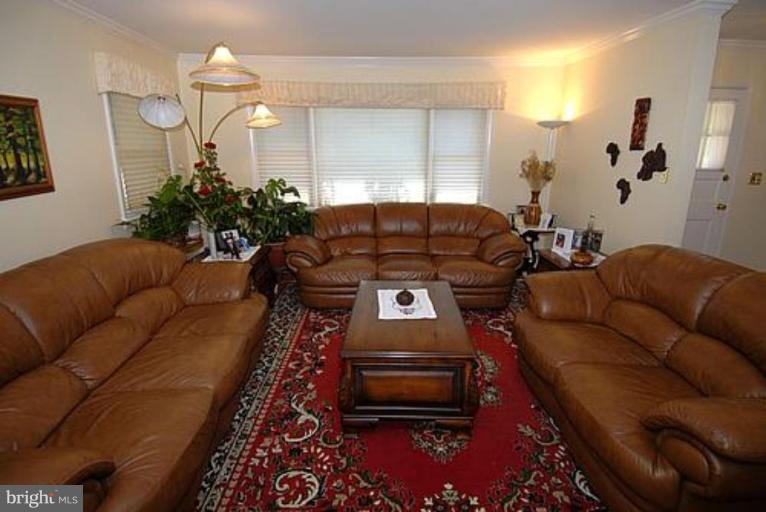 1118 Kathryn Road Silver Spring, MD 20904 - Photo 22 of 30 Living Room