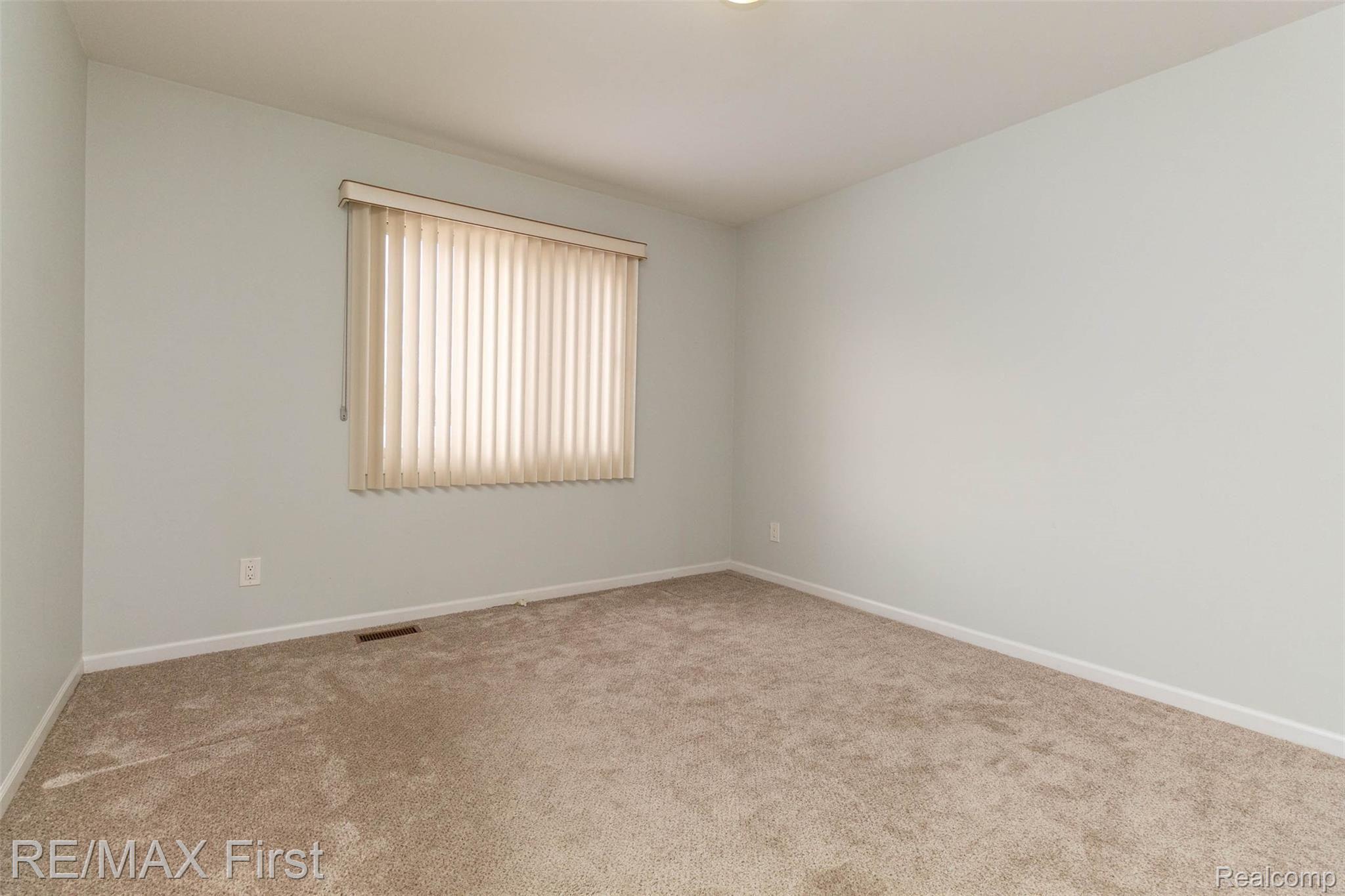 16683 Country Ridge Court Macomb, MI 48044 - Photo 19 of 35 interior (16).jpg