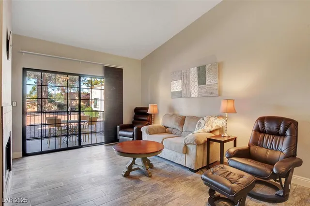 $1,895 | 2851 South Valley View Boulevard, Unit 1016, Las Vegas, NV 89102