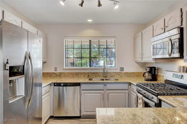 $1,895 | 2851 South Valley View Boulevard, Unit 1016, Las Vegas, NV 89102