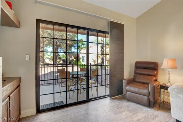 $1,895 | 2851 South Valley View Boulevard, Unit 1016, Las Vegas, NV 89102