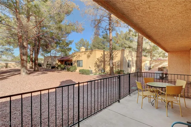 $1,895 | 2851 South Valley View Boulevard, Unit 1016, Las Vegas, NV 89102