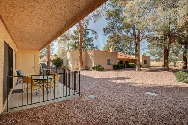 $1,895 | 2851 South Valley View Boulevard, Unit 1016, Las Vegas, NV 89102