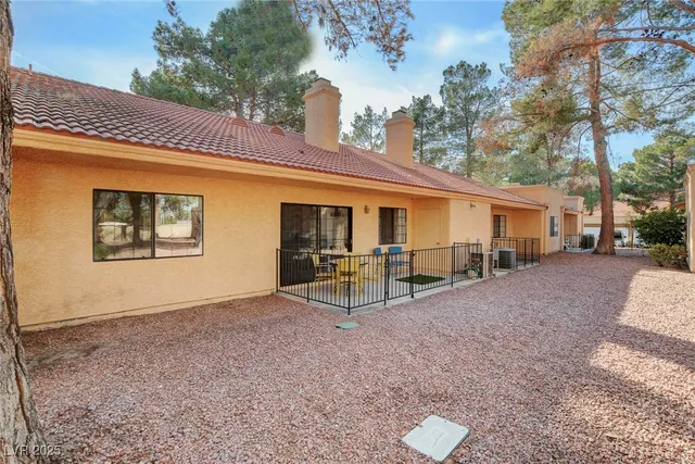 $1,895 | 2851 South Valley View Boulevard, Unit 1016, Las Vegas, NV 89102