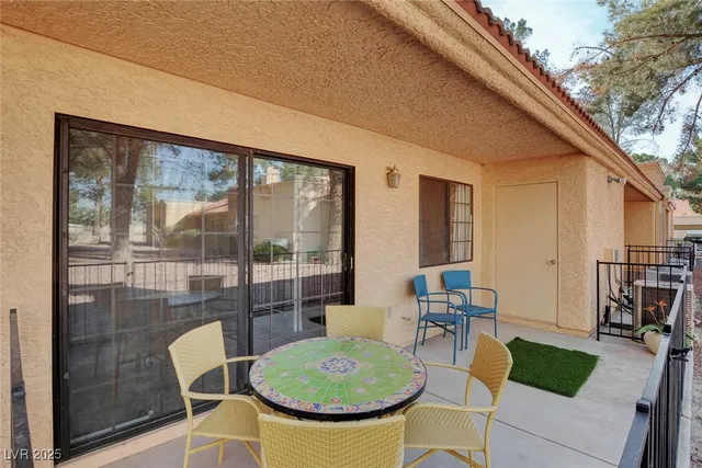 $1,895 | 2851 South Valley View Boulevard, Unit 1016, Las Vegas, NV 89102