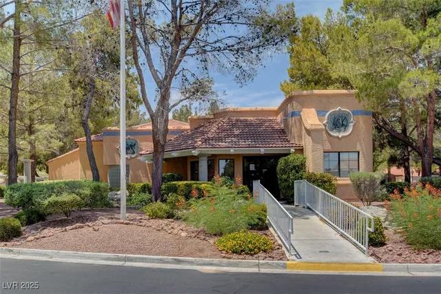 $1,895 | 2851 South Valley View Boulevard, Unit 1016, Las Vegas, NV 89102