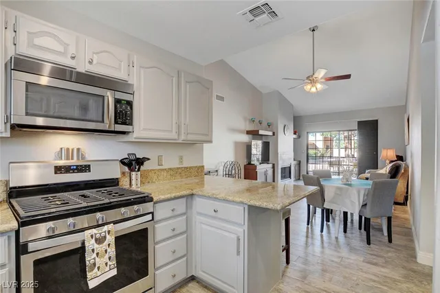 $1,895 | 2851 South Valley View Boulevard, Unit 1016, Las Vegas, NV 89102