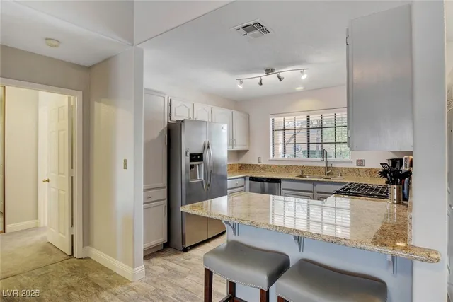 $1,895 | 2851 South Valley View Boulevard, Unit 1016, Las Vegas, NV 89102