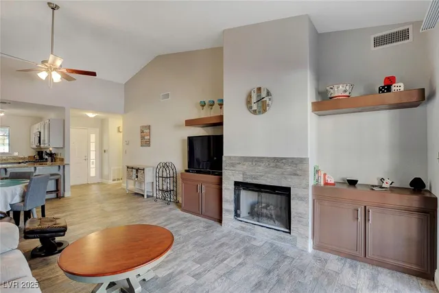 $1,895 | 2851 South Valley View Boulevard, Unit 1016, Las Vegas, NV 89102