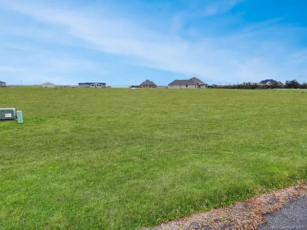 $80,000 | 5867 North Cres Drive, Iowa, LA 70647
