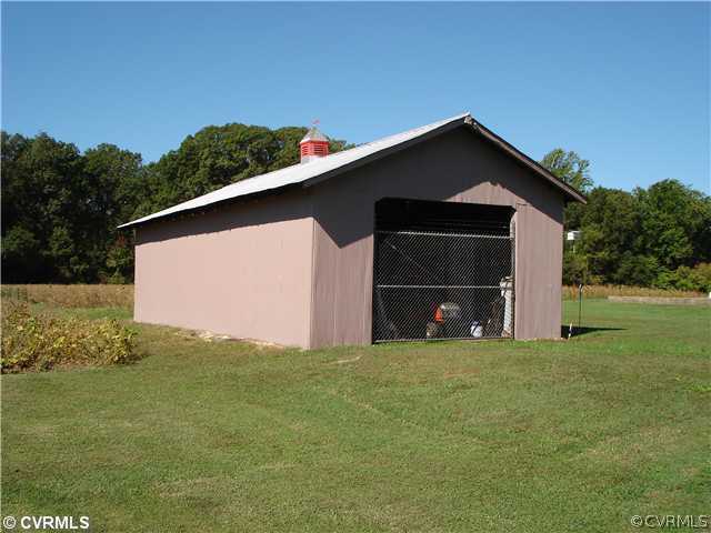 7204 Willson Road Henrico, VA 23231 - Photo 4 of 11 Stable/Barn - Includes a freshly painted 20 x 40 p