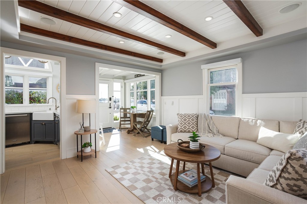 104 Onyx Avenue Newport Beach, CA 92662 - Photo 3 of 34