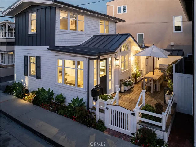 $3,695,000 | 104 Onyx Avenue, Newport Beach, CA 92662