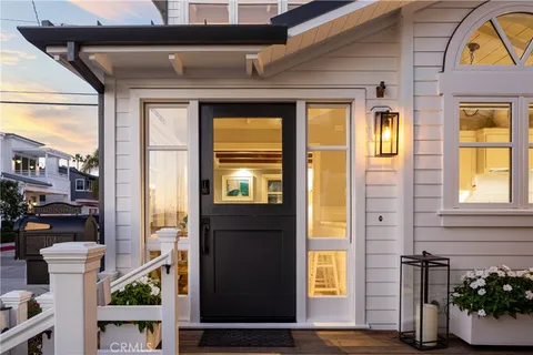 a view of entrance door of the house