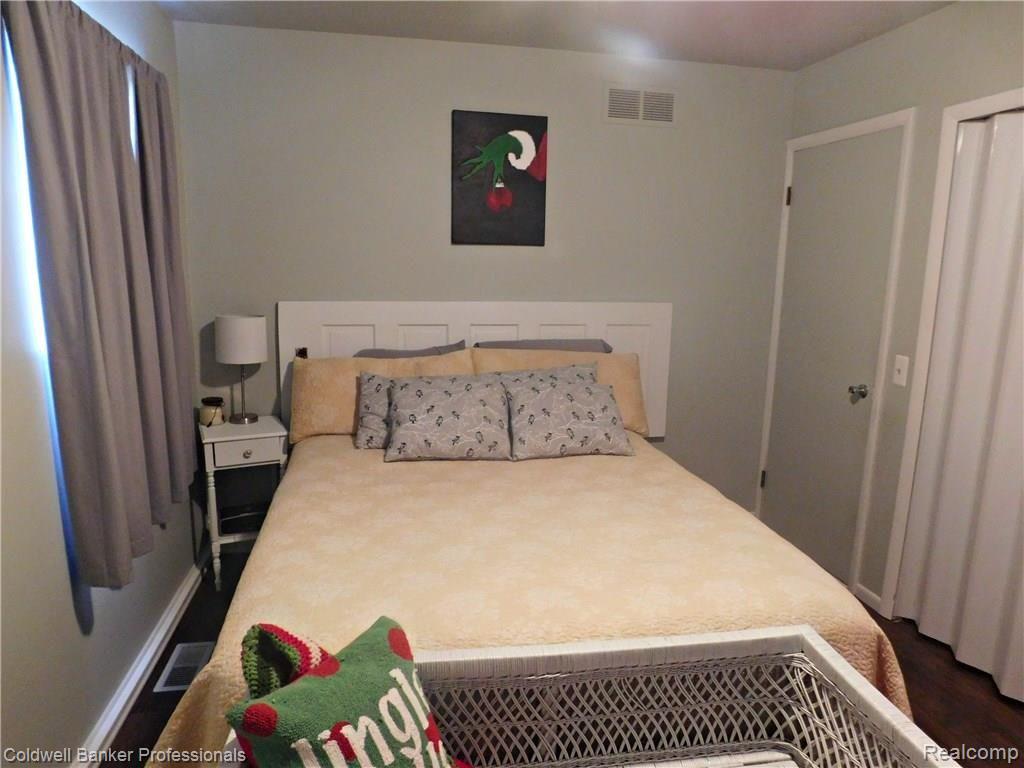 9660 Andersonville Road Clarkston, MI 48346 - Photo 36 of 53 bed2 3.JPG