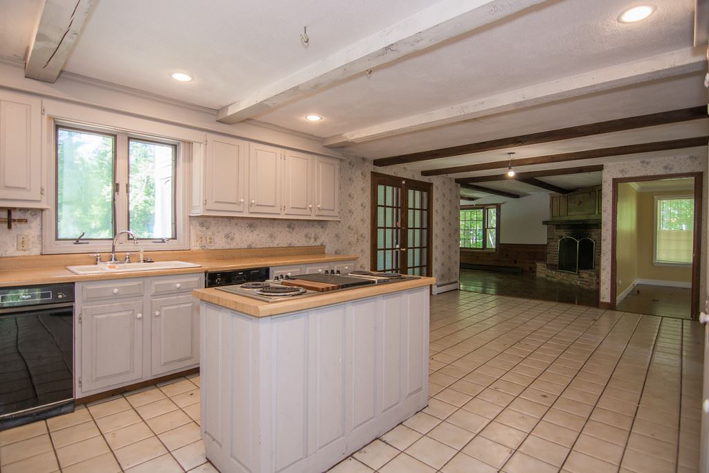 211 Oak Ridge Road Plaistow, NH 03865 - Photo 8 of 37 Gallery Image 8
